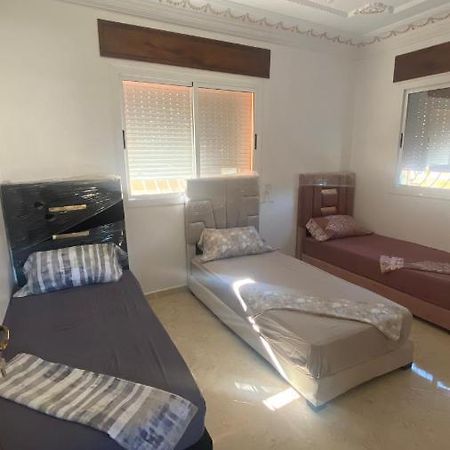 Big Appartement In Ksar Sgher And Close 크사르 에스 스기르 외부 사진